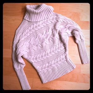 Cozy cable knit sweater 🍂 🍁 ❄️